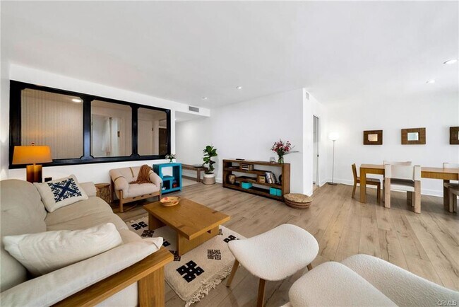 Building Photo - 7259 Hillside Ave