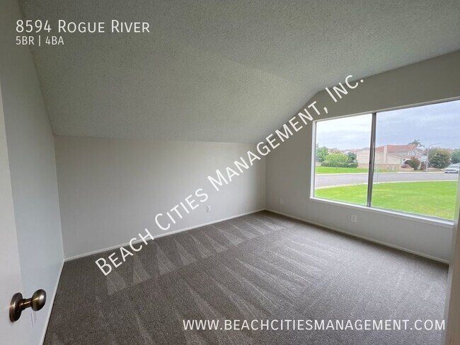 Building Photo - 8594 Rogue River Ave