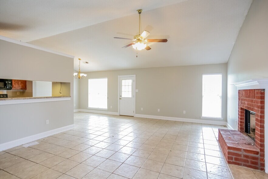 Building Photo - 10125 Oak Run Dr S
