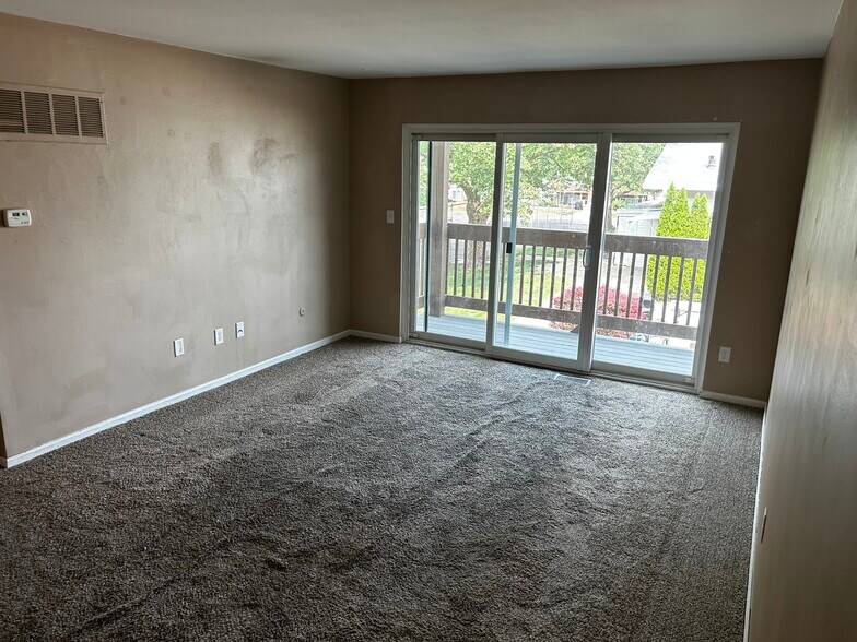 Pictures prior to new paint and flooring. - 2235 Coach Dr