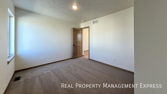 Building Photo - 3513 S Broek Dr