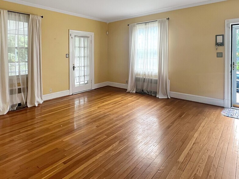Living room - 108 Manchester Ave