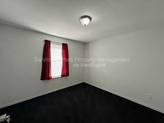 Building Photo - 2017 Coral Creek Dr