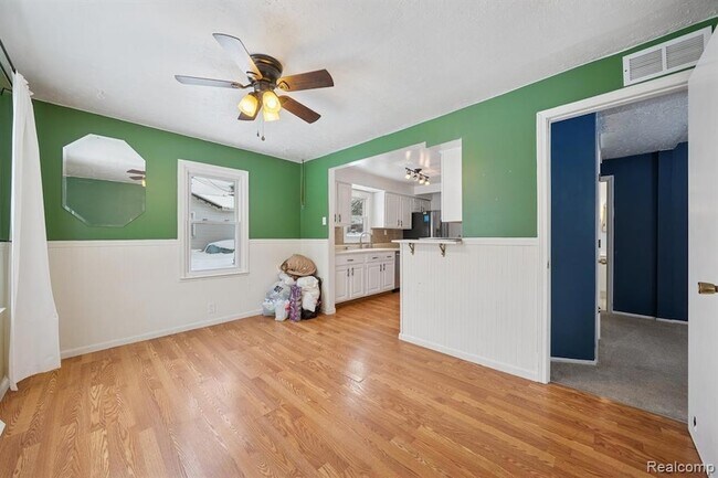 Building Photo - 2266 Newberry Rd