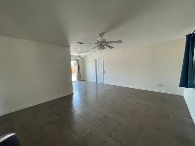 Building Photo - Charming Three Bedrooms, 2 Bathrooms Home ...