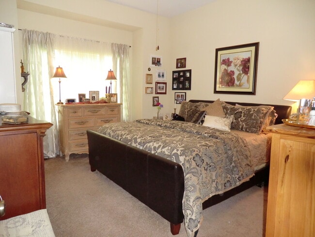 Building Photo - Lovely Duplex in 55+ Community