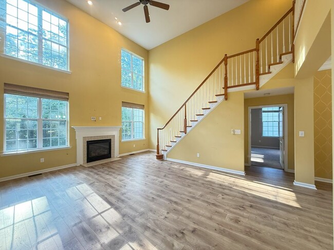Building Photo - 3145 Pine Valley Way