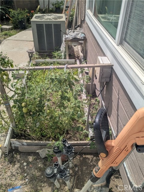 Building Photo - 820 N Justin Pl