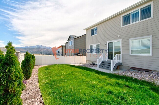 Building Photo - 2697 N Snowberry Dr