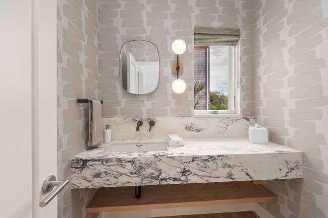 Building Photo - 610 Wildberry Ln