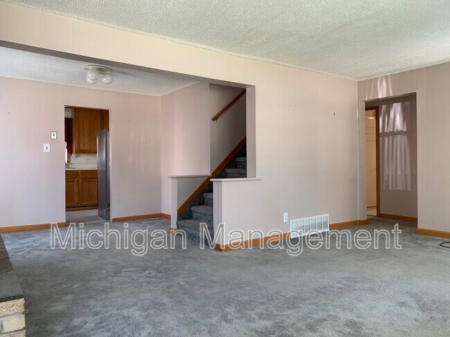 Building Photo - 7428 Deering St