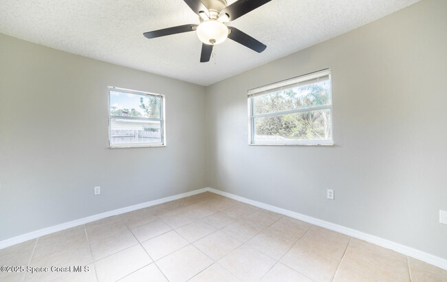 Building Photo - 2285 Dolphin Rd