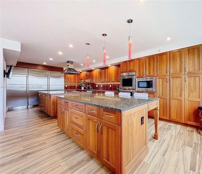 Building Photo - 11113 Biscayne Blvd