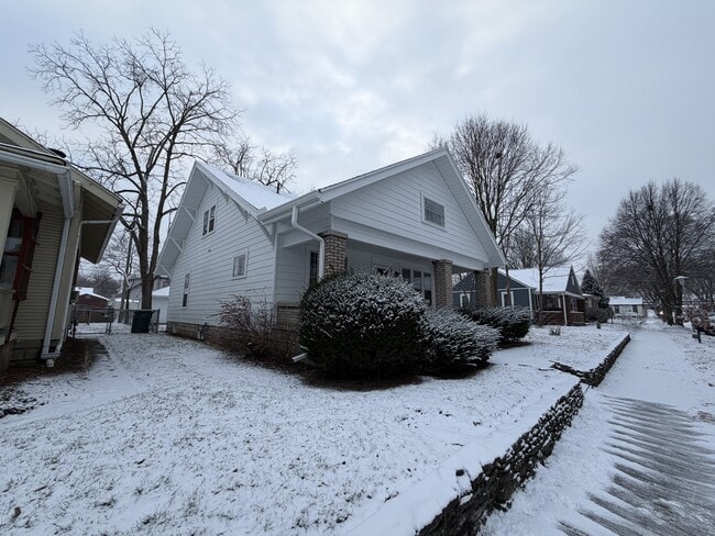 Building Photo - 807 S 10th St