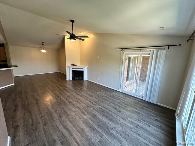 Building Photo - 16056 Morningside