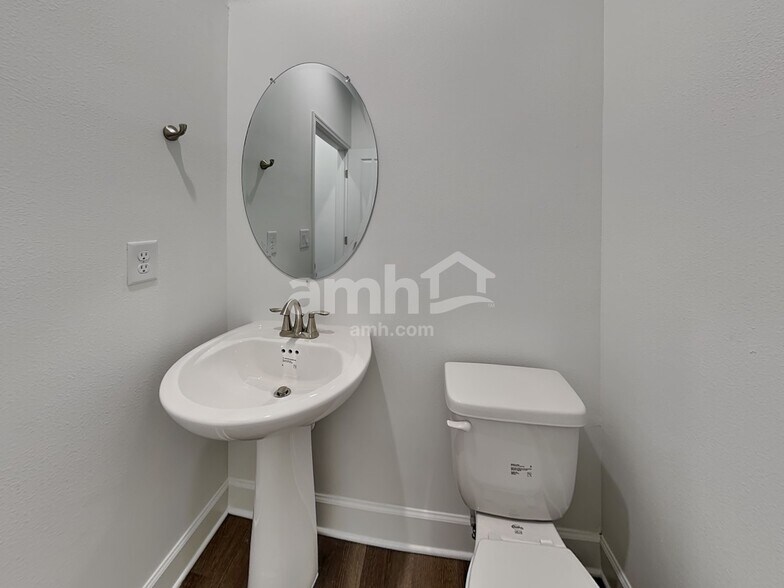 Building Photo - 16458 Cheyanne Ct