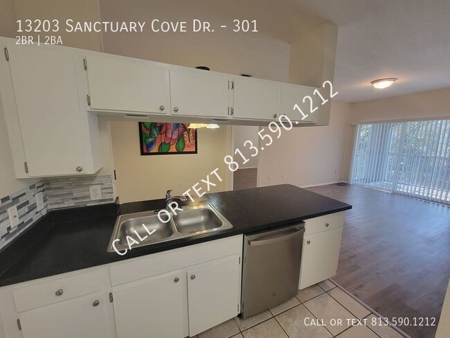 Building Photo - Spacious Tampa Condo