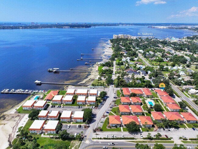 Building Photo - 2100 W Beach Dr