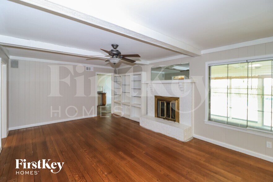 Building Photo - 5299 Twin Woods Ave