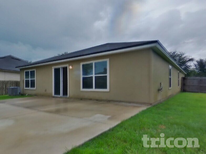 Building Photo - 3720 Summit Oaks Dr