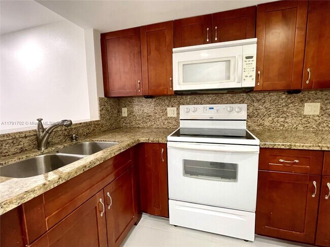 Building Photo - 1035 W 77th St