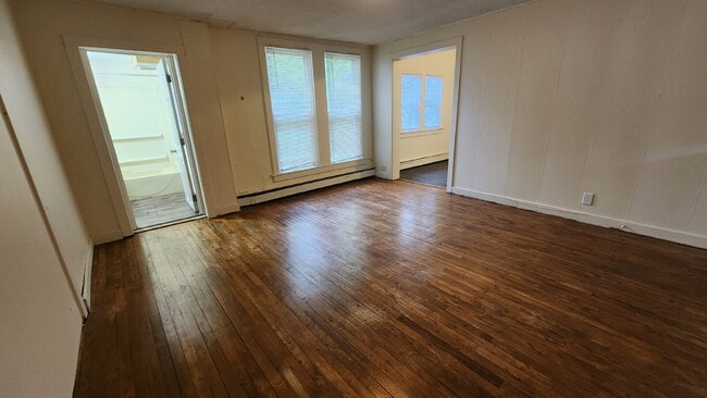 Building Photo - 2 Bedroom, 1 Bathroom with Laundry & Off Street Parking - Available August 1st!