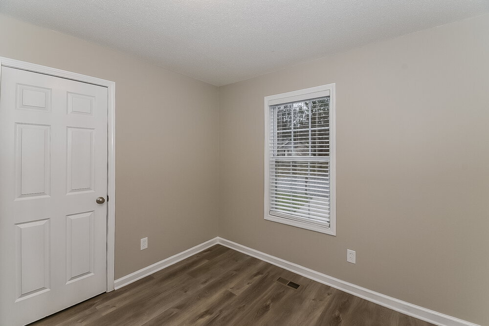 Building Photo - 625 Meadows Ct