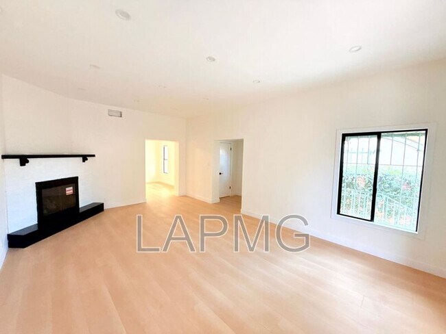 Building Photo - 6130 Whitsett Ave