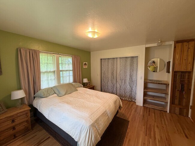Building Photo - 4 Bedroom Unfurnished Home in Columbia Falls
