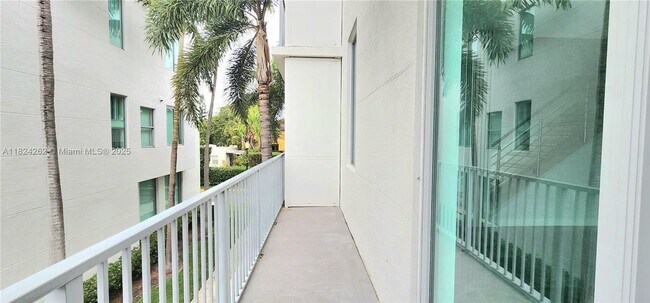 Building Photo - 2146 Van Buren St