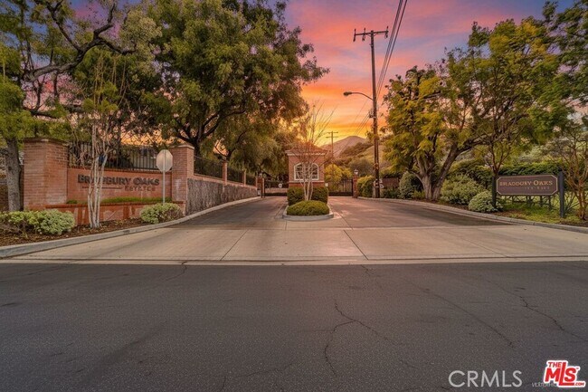 Building Photo - 222 El Cielo Ln