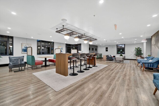 Building Photo - Available Now! High End 2 Bed 2 Bath in Luxury Building with Pool, Gym, Parking