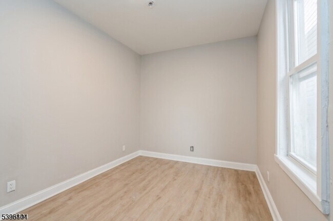 Building Photo - 216 S 10th St