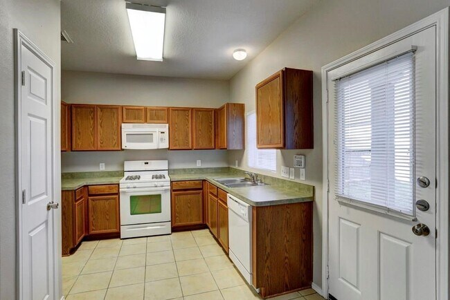 Building Photo - 23830 Single Oak St