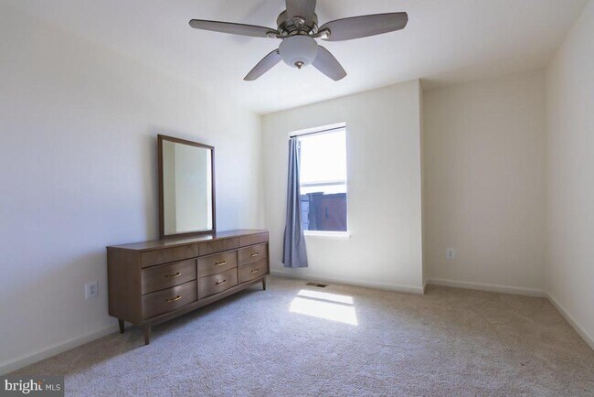 Building Photo - 9920 -B Sir Barton Wy