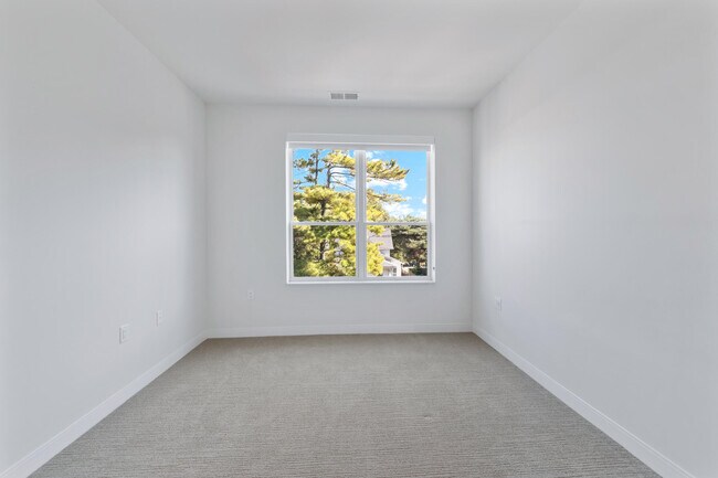 Building Photo - 5945 6th Ave