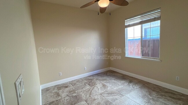 Building Photo - 724 Shelli St