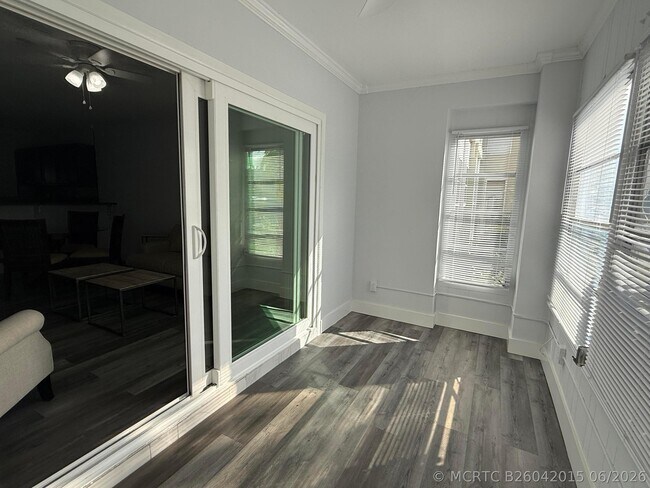 Building Photo - 2121 NE 42nd Ct