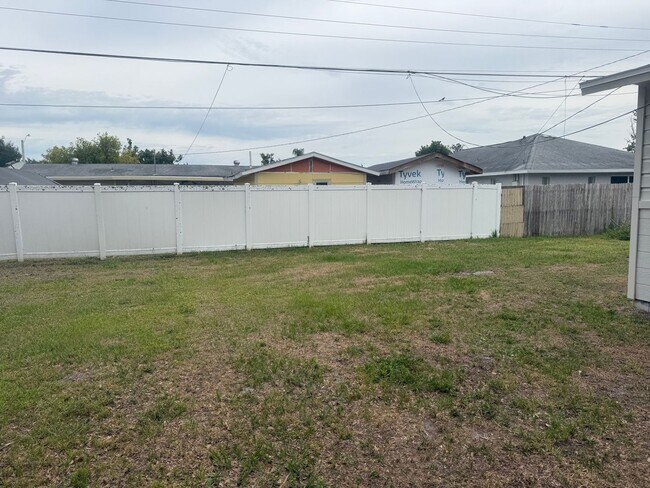 Building Photo - 3 bedroom 1 bath