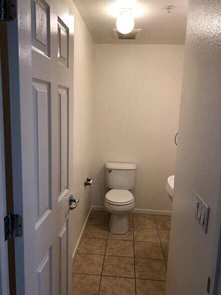 Downstairs Half Bathroom - 2001 Club Center Dr