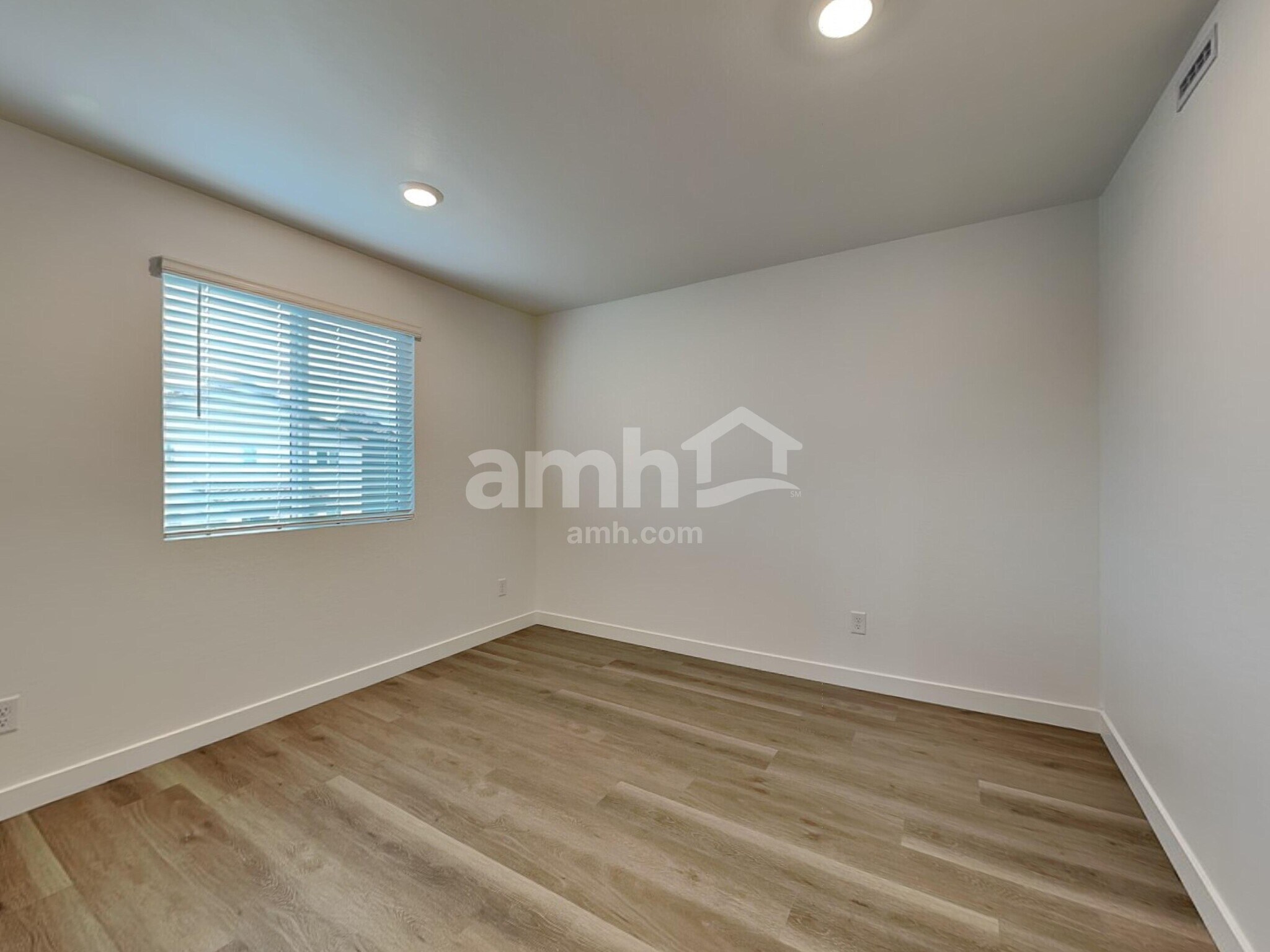 Building Photo - 20177 W Thomas Rd