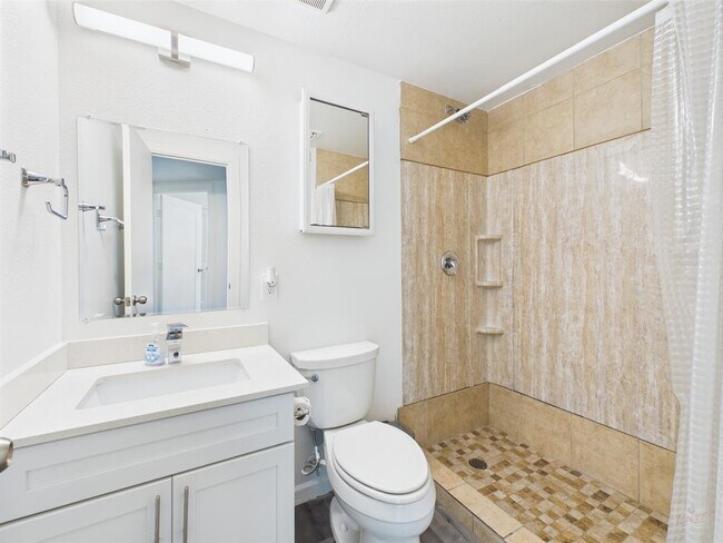 Building Photo - 911 W 22nd St