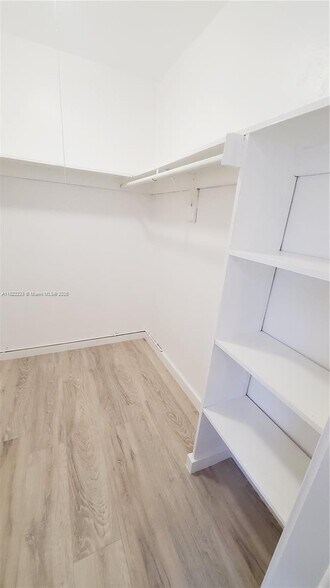 Building Photo - 4450 SW 67th Ave