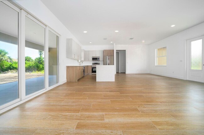 Building Photo - 15245 Brainbridge Cir