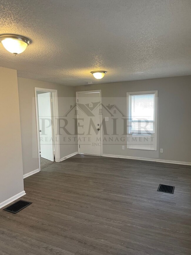 Building Photo - Cute 2 bedroom / 1 bath rehabbed home - wa...