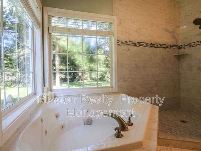 Building Photo - 9006 Birdsong Creek Ct