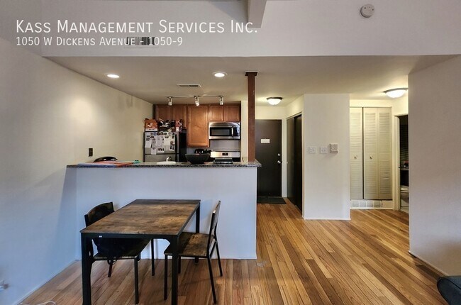 Building Photo - 1050 W Dickens Ave