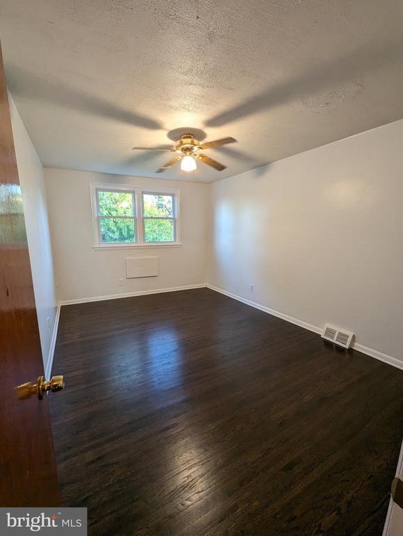 Building Photo - 910 Durard Rd