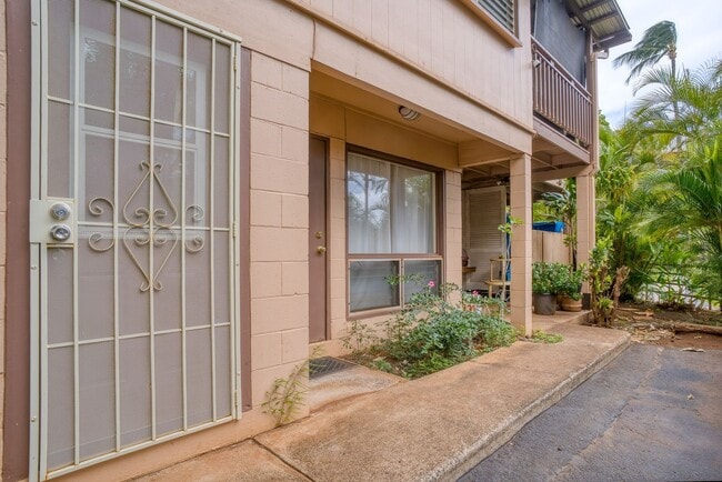 Building Photo - 1 bedroom 1 bath Makai side