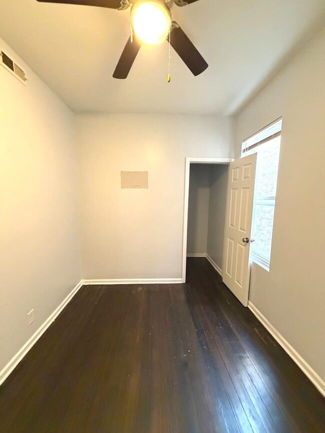 Building Photo - 7224 S St Lawrence Ave